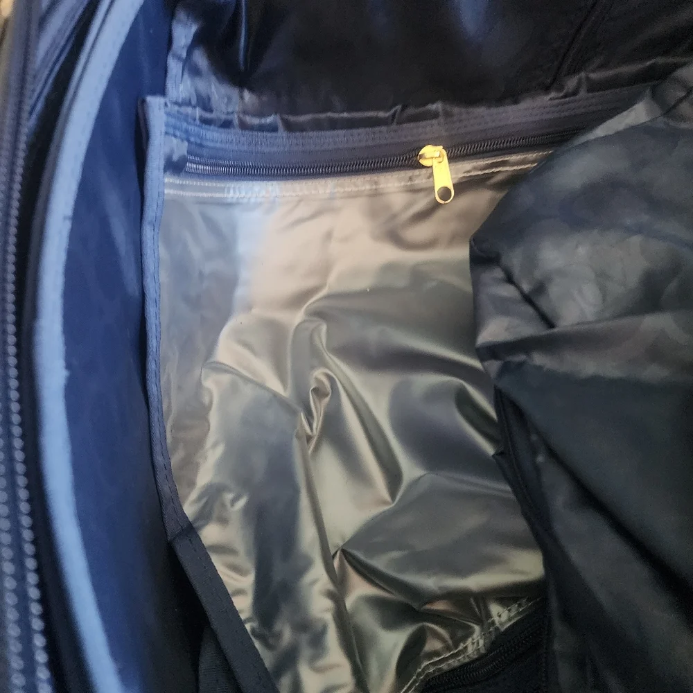 NWT.Navy Rolling Garment Bag with Gold Accents.No Tag